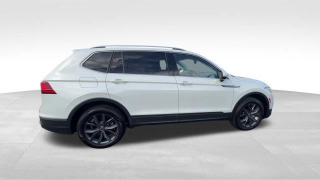 Used 2023 Volkswagen Tiguan SE w/ Panoramic Sunroof Package AWD/4WD image 8