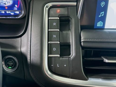 Used 2023 Chevrolet Suburban High Country w/ Premium Package 2 AWD/4WD image 18
