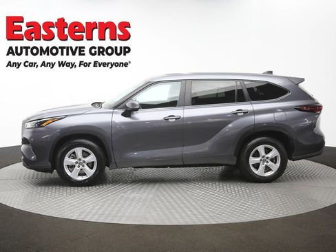 Used 2024 Toyota Highlander LE FWD image 60