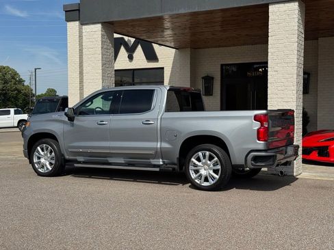 Used 2024 Chevrolet Silverado 1500 High Country w/ High Country Premium Package AWD/4WD image 9