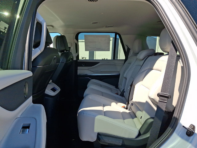 New 2026 Lincoln Navigator Premiere AWD/4WD image 5