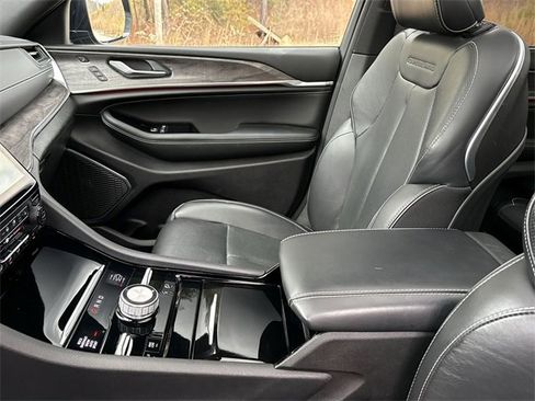 Used 2024 Jeep Grand Cherokee L Overland w/ Advanced Protech Group III image 24