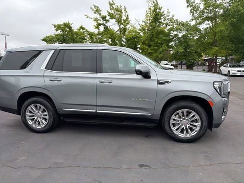 Used 2023 GMC Yukon SLT w/ SLT Premium Package AWD/4WD image 5