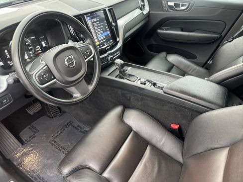 Used 2019 Volvo XC60 T5 Momentum w/ Protection Package Premier image 10
