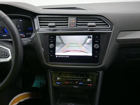 Used 2024 Volkswagen Tiguan SE image 21