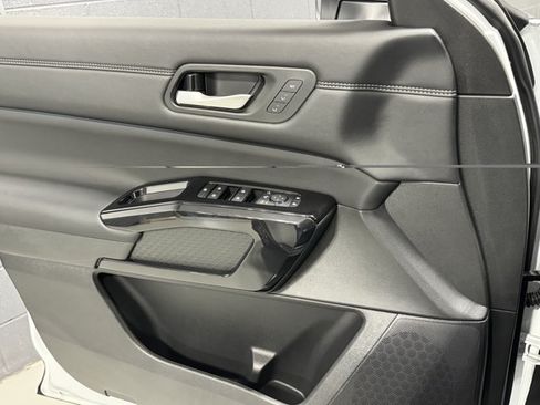 New 2026 Nissan Pathfinder Platinum AWD/4WD image 12