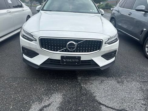 Used 2024 Volvo V60 B5 Cross Country Plus AWD/4WD image 3