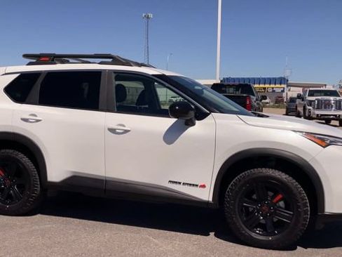 Used 2026 Nissan Rogue SV AWD/4WD image 3