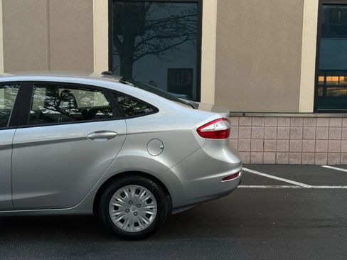 Used 2015 Ford Fiesta S image 10