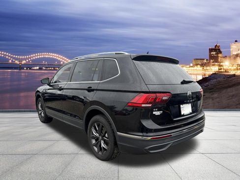 Certified 2023 Volkswagen Tiguan SE FWD image 3