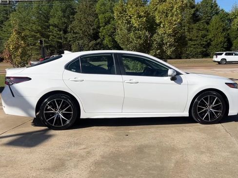 Used 2022 Toyota Camry SE image 7