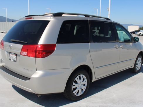 Used 2004 Toyota Sienna LE FWD image 3