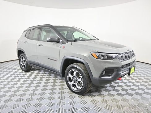 Used 2022 Jeep Compass Trailhawk w/ Trailhawk Convenience Group image 9