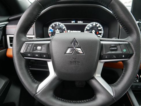 Used 2023 Mitsubishi Outlander SEL image 25
