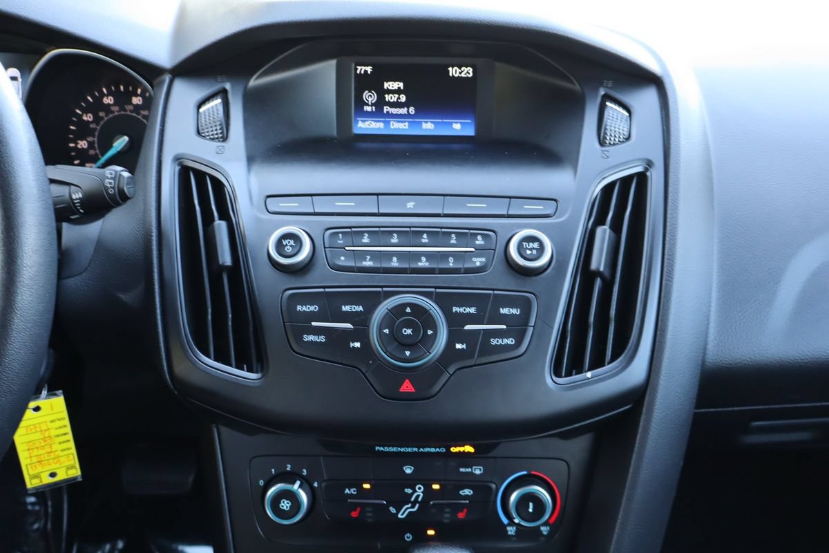 Used 2018 Ford Focus SE w/ Cold Weather Package FWD image 32