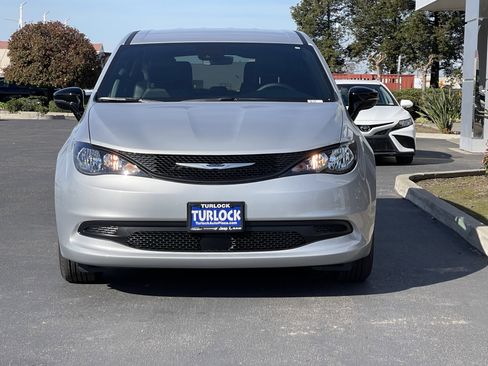 New 2026 Chrysler Voyager LX image 4