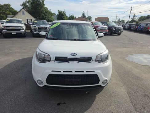 Used 2016 Kia Soul ! FWD image 2