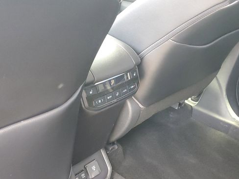 Certified 2021 Toyota Highlander Platinum FWD image 12