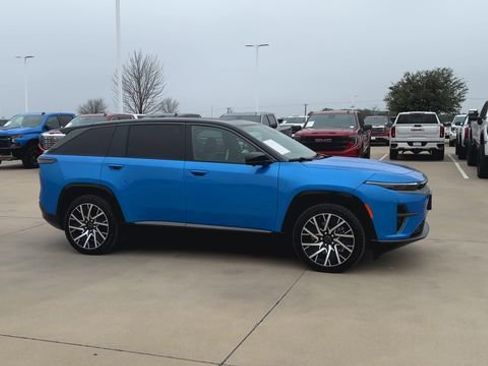 Used 2025 Jeep Wagoneer S Limited image 2