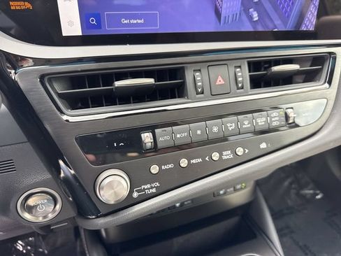 Used 2025 Lexus ES 300h w/ Premium Package FWD image 19