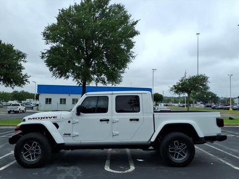 Used 2025 Jeep Gladiator Mojave w/ Convenience Group AWD/4WD image 10