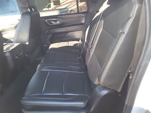 Used 2021 Chevrolet Suburban LT image 5