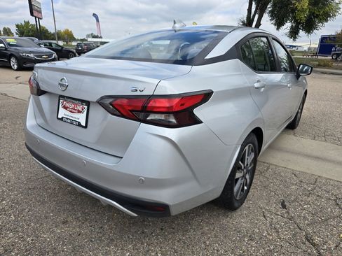 Used 2020 Nissan Versa SV image 5