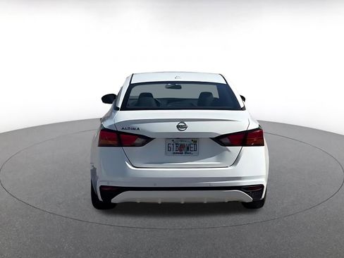 Used 2025 Nissan Altima 2.5 SV FWD image 12