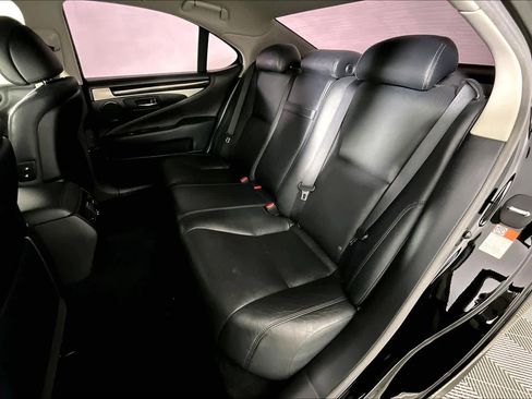 Used 2015 Lexus LS 460 w/ Comfort Package image 18