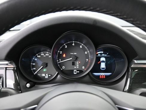 Used 2022 Porsche Macan image 8