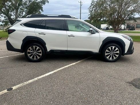 Used 2023 Subaru Outback Touring AWD/4WD image 6