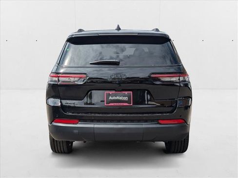 New 2025 Jeep Grand Cherokee L Altitude image 8