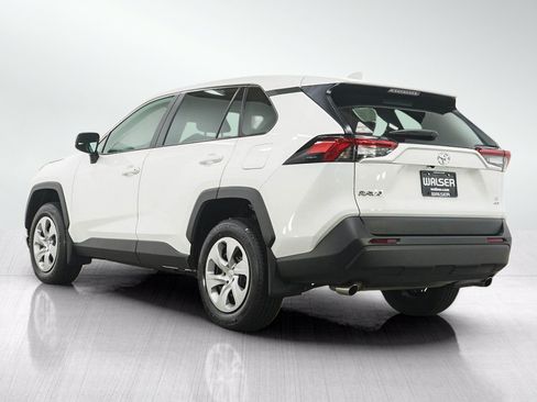 Used 2023 Toyota RAV4 LE AWD/4WD image 3