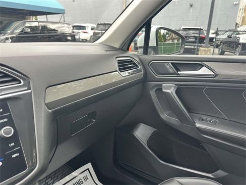 Certified 2022 Volkswagen Tiguan SE image 30