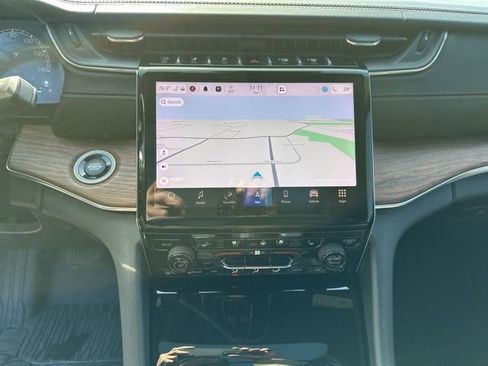 Used 2022 Jeep Grand Cherokee L Summit w/ Luxury Tech Group V image 17