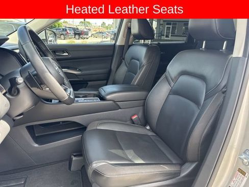 Used 2025 Nissan Pathfinder SL FWD image 19
