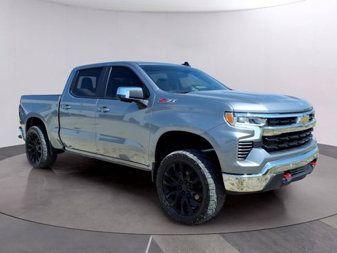 Used 2024 Chevrolet Silverado 1500 LT w/ Z71 Off-Road Package AWD/4WD image 7