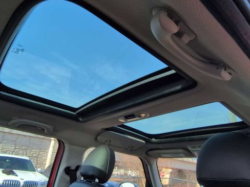 Used 2019 MINI Cooper 4-Door Hardtop w/ Signature Upholstery Package image 23