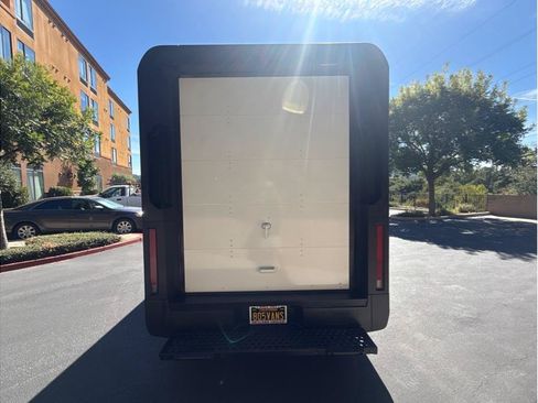 Used 2025 Chevrolet Brightdrop 600 w/ Power Door Package FWD image 8