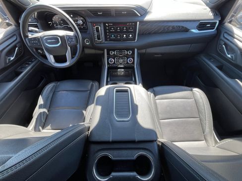 Used 2023 GMC Yukon XL Denali image 3