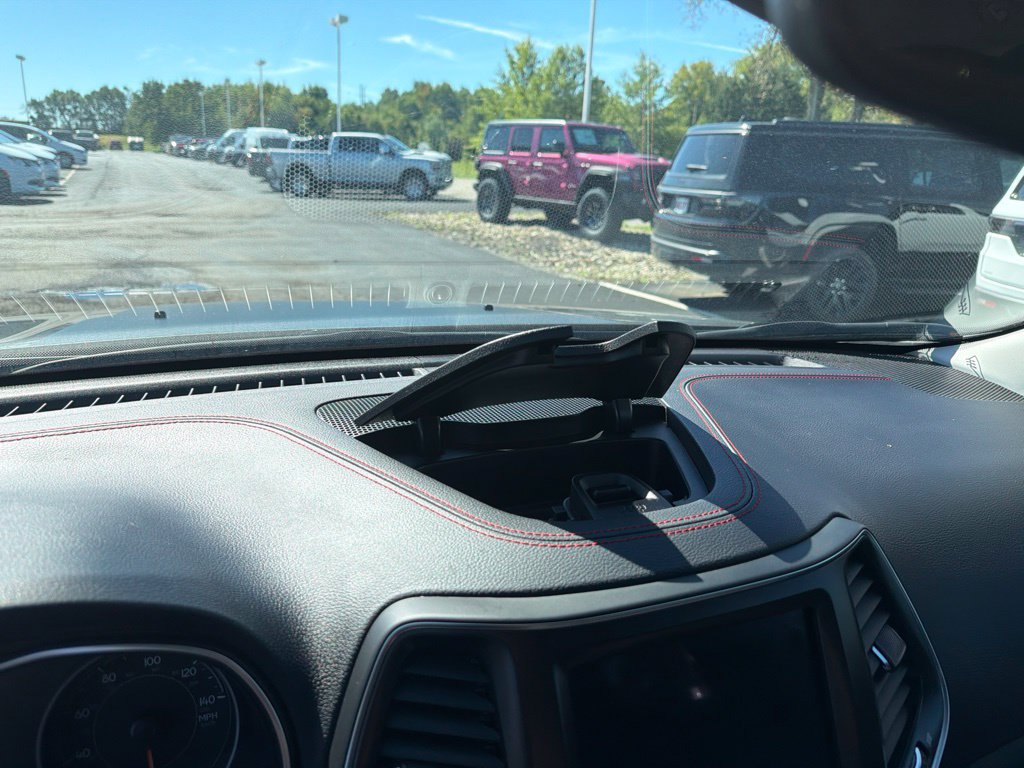 Used 2022 Jeep Cherokee Trailhawk AWD/4WD image 30