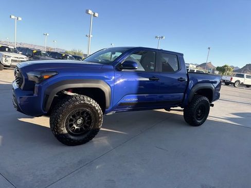 Used 2025 Toyota Tacoma TRD Off-Road AWD/4WD image 8
