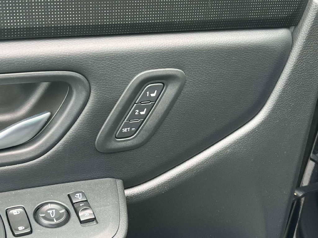 Used 2025 Honda Pilot Black Edition image 16