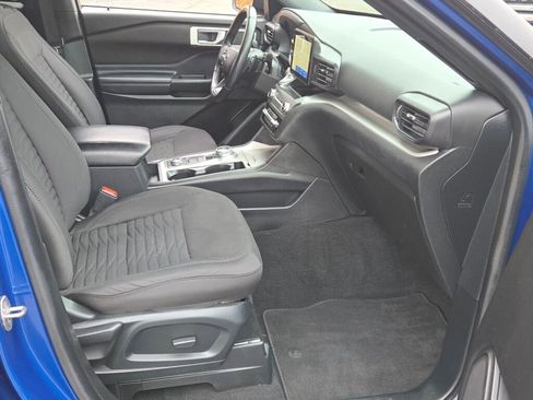 Used 2020 Ford Explorer XLT image 4