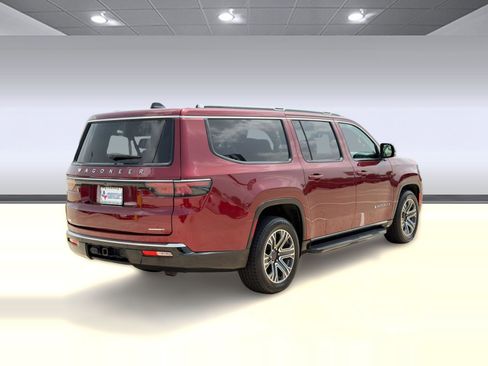 Used 2024 Jeep Wagoneer L Series II RWD image 9