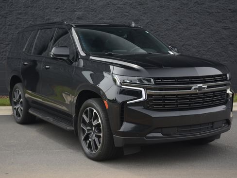 Used 2021 Chevrolet Tahoe RST w/ Luxury Package RWD image 9