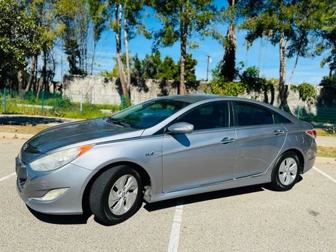 Used 2015 Hyundai Sonata Hybrid image 9