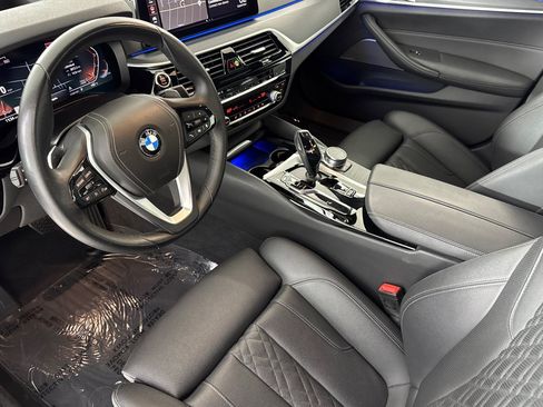 Used 2023 BMW 530i w/ Premium Package RWD image 4