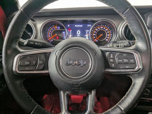 Used 2019 Jeep Wrangler Unlimited Sahara AWD/4WD image 18