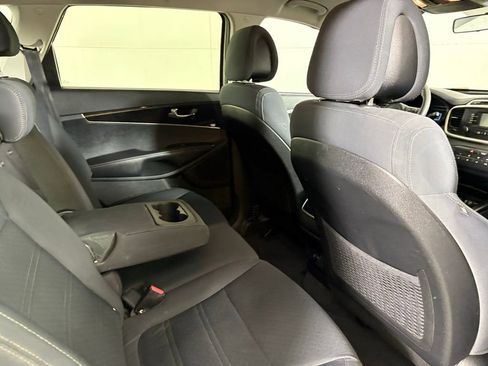 Used 2016 Kia Sorento FWD image 17